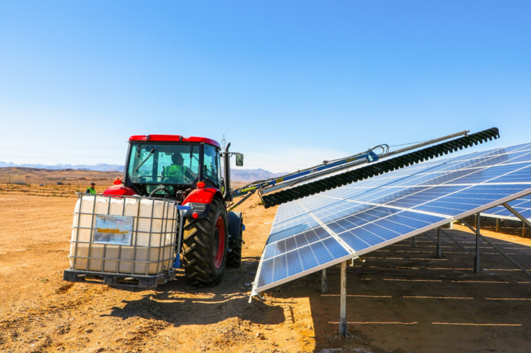 solar cleaning tractor 1000x666